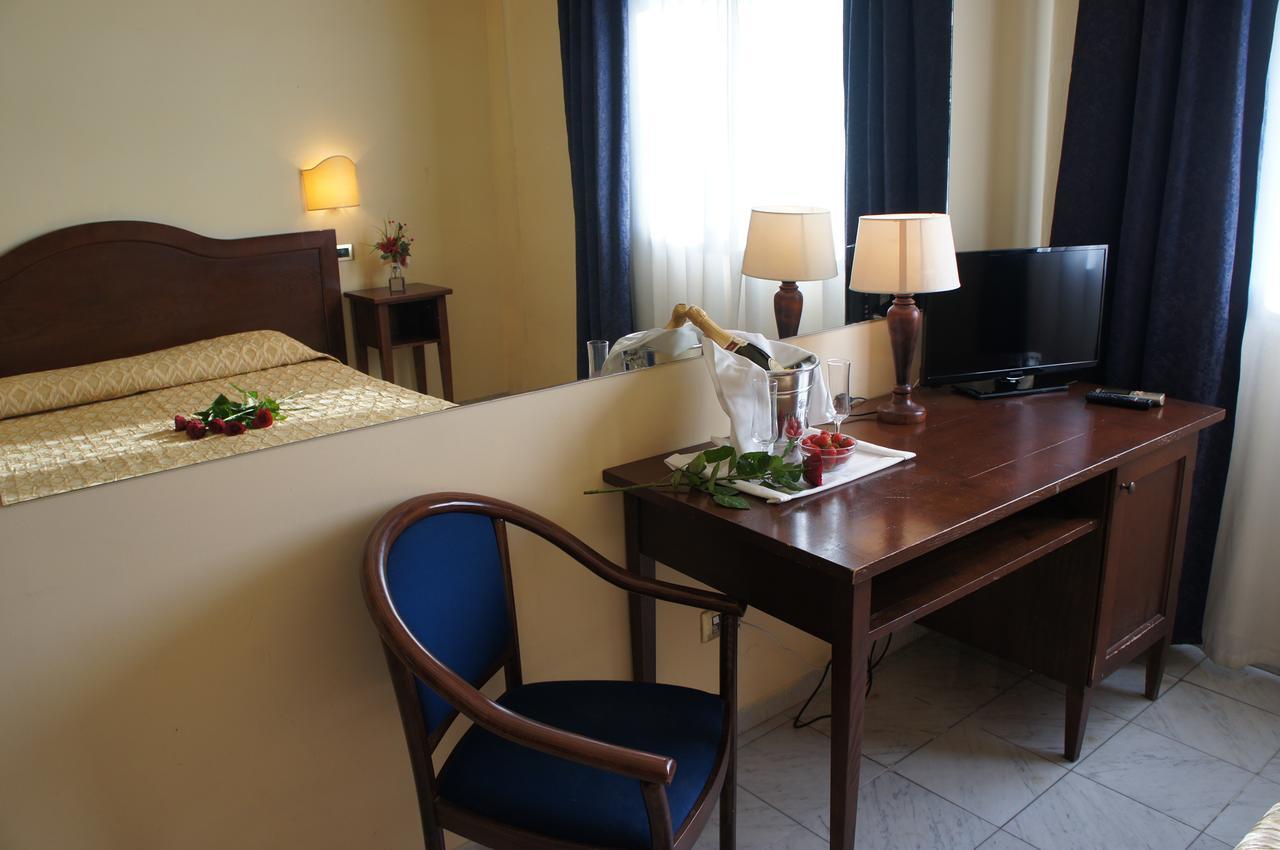 Hotel Albatros Calenzano Exteriör bild